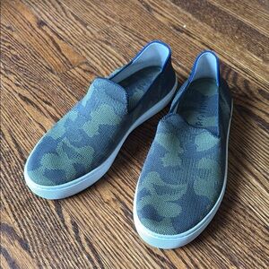 Rothy's Women’s 8.5 Green and Blue Knit Sneakers Seamless Slip-On